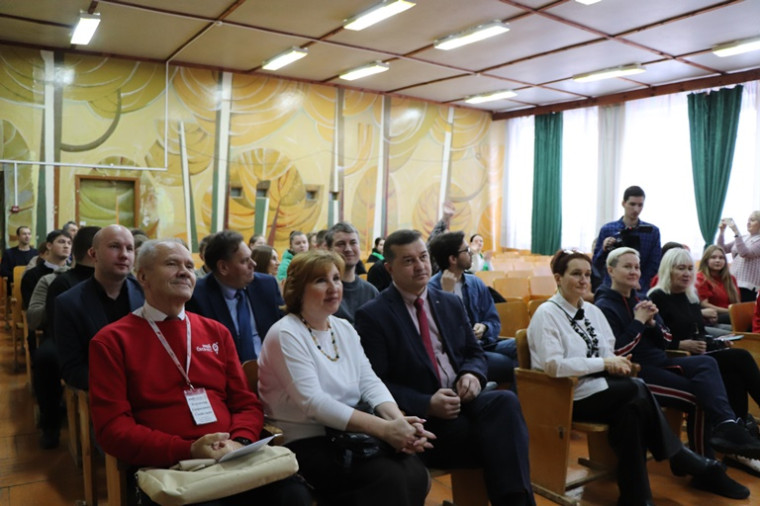 IV кустовой семинар Молодёжного парламента при Законодательном собрании Кировской области в Вятском многопрофильном лицее.